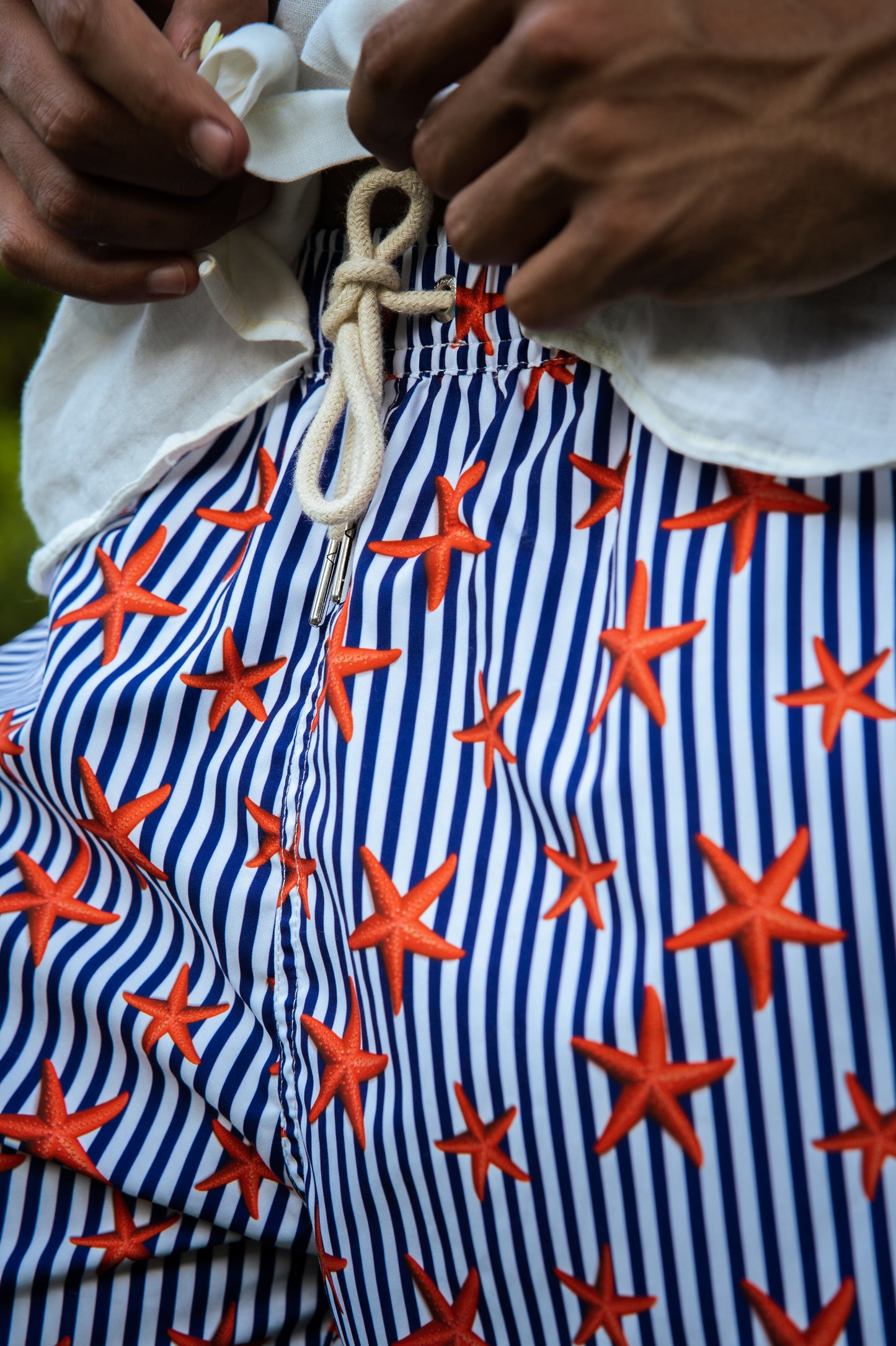 costume con figure costume con fantasie costume con disegni costume blue costume arancione costume waves vibes swimwear summer stripes stellamarina starfish spiaggia soft & comfortable mesh lining sabbia recreate quick dry fabric quality Value here pre order novità new arrival moda mare material 100% polyester quick dry mare uomo mare Designed Italy costume uomo costume mare BLUE